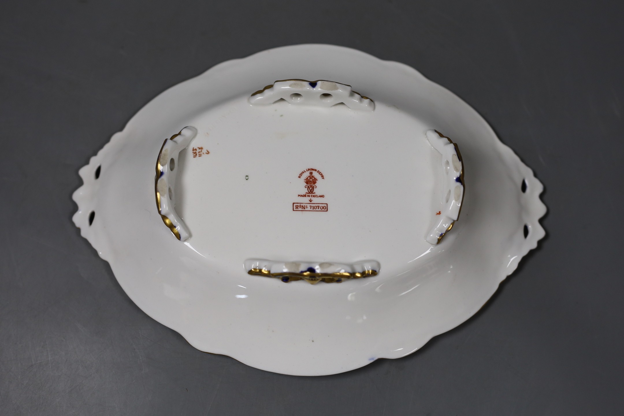 Royal Crown Derby Imari dish no.710700 - 23cm long